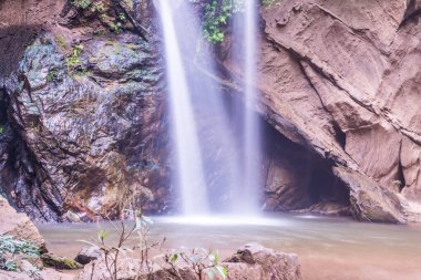 Tayland 'ın Chiangmai ilinde Mork Fa şelalesi.