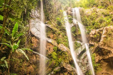 Tayland 'ın Chiangmai ilinde Mork Fa şelalesi.