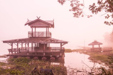 Phayao Gölü veya Kwan Phayao, Tayland 'da kış mevsiminde.