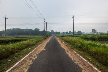 Tayland 'ın Phayao eyaletinde kış mevsiminde sisli koşu pisti.