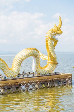 Beyaz Naga heykeli Kwan Phayao, Tayland 'da.