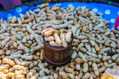 Tayland 'da tezgahta haşlanmış fıstık..