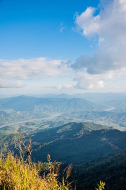 Tayland 'ın Chiangrai ilindeki Doi Pha Tang Dağı manzarası.