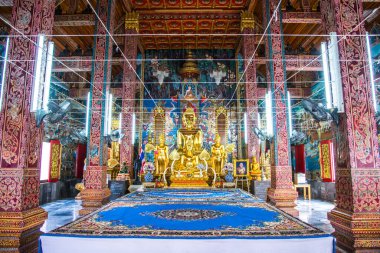 Tayland 'ın Nan eyaletindeki Ming Muang tapınağındaki güzel Buda heykeli..