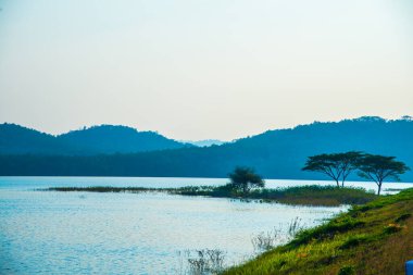 Mae Tam rezervuarının manzara görüntüsü, Tayland.