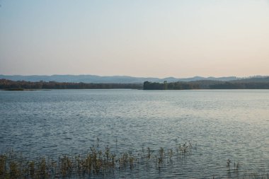Mae Tam rezervuarının manzara görüntüsü, Tayland.