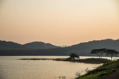 Mae Tam rezervuarının manzara görüntüsü, Tayland.