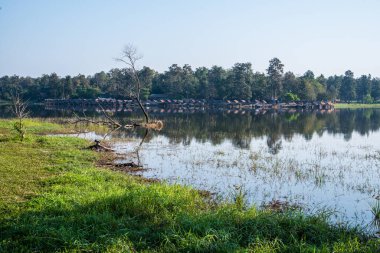 Tayland 'ın Chiangmai ilindeki Huay Tueng Tao gölünün manzara manzarası.