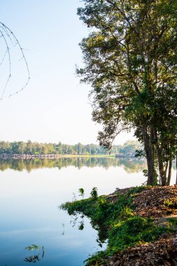 Tayland 'ın Chiangmai ilindeki Huay Tueng Tao gölünün manzara manzarası.