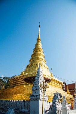 Tayland 'daki Phra Chae Haeng tapınağında..