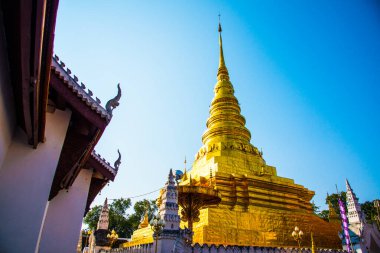 Tayland 'daki Phra Chae Haeng tapınağında..