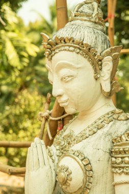 Tanrı heykeli yenileniyor, Tayland.