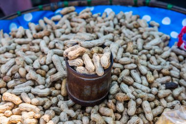 Tayland 'da tezgahta haşlanmış fıstık..