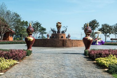 Prayodkhunpol 'deki güzel çeşme Wiang Kalong Tapınağı, Tayland.