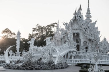 Tayland 'ın Chiang Rai bölgesindeki Rong Khun tapınağı..