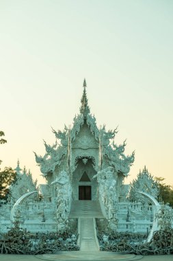 Tayland 'ın Chiang Rai bölgesindeki Rong Khun tapınağı..