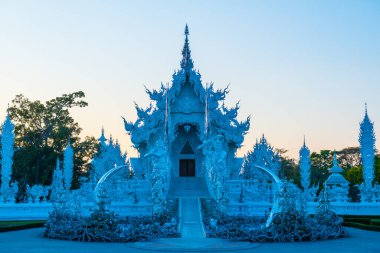 Tayland 'ın Chiang Rai bölgesindeki Rong Khun tapınağı..