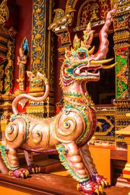 Himmapan hayvan heykeli Prayodkhunpol Wiang Kalong Tapınağı, Tayland.