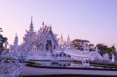 Tayland 'ın Chiang Rai bölgesindeki Rong Khun tapınağı..