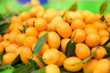 Taze erikli mango meyvesi Tayland 'da, pazarda..