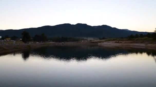 Timelapse Vídeo Lago Céu Com Lua Movimento Após Pôr Sol — Vídeo de Stock