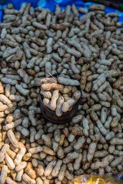 Tayland 'da tezgahta haşlanmış fıstık..