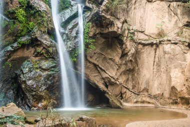 Tayland 'ın Chiangmai ilinde Mork Fa şelalesi.