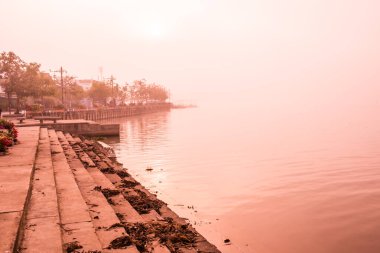 Kwan Phayao Gölü kış mevsiminde, Tayland.