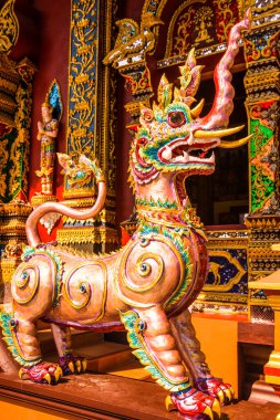 Himmapan hayvan heykeli Prayodkhunpol Wiang Kalong Tapınağı, Tayland.