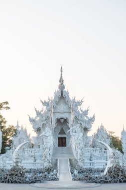 Tayland 'ın Chiang Rai bölgesindeki Rong Khun tapınağı..