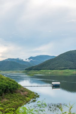 Mae Kuang Udom Thara barajının manzara manzarası, Tayland.