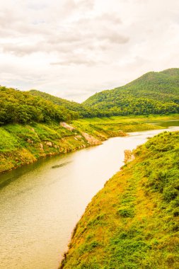 Mae Kuang Udom Thara barajının manzara manzarası, Tayland.
