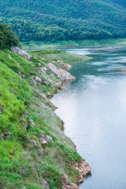 Mae Kuang Udom Thara barajının manzara manzarası, Tayland.