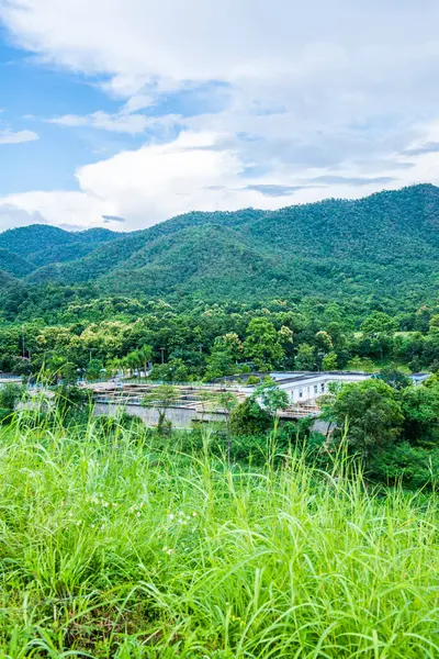 Mae Kuang Udom Thara barajının manzara manzarası, Tayland.