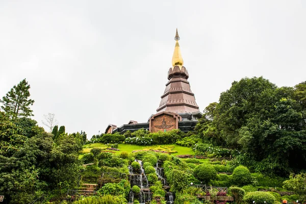 Doi Inthanon Ulusal Parkı, Tayland 'da dağda güzel bir stupa..