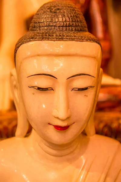 Eski Beyaz Buda, Tayland.