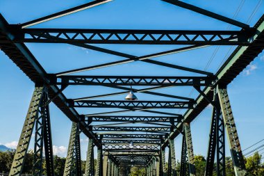 Mae Hong Son bölgesindeki anıt köprü, Tayland.
