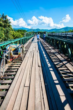Mae Hong Son bölgesindeki anıt köprü, Tayland.