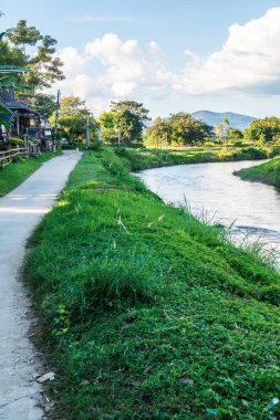 Mae Hong Son bölgesindeki Pai Nehri, Tayland.