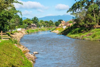 Tayland, Mae Hong Son bölgesinde Pai nehri ve doğal manzara.