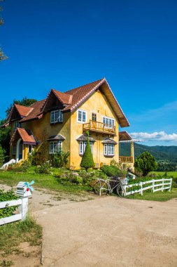 Pai City, Tayland 'daki sarı ev..