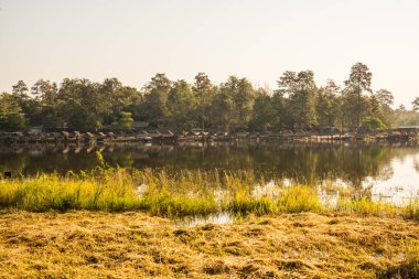 Tayland 'ın Chiangmai ilindeki Huay Tueng Tao gölünün manzara manzarası.