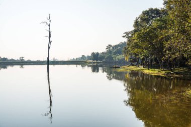 Tayland 'ın Chiangmai ilindeki Huay Tueng Tao gölünün manzara manzarası.