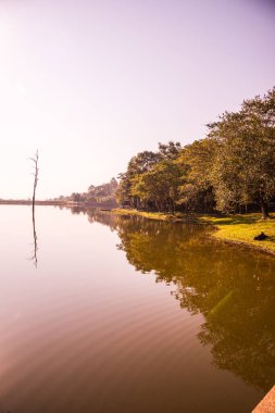 Tayland 'ın Chiangmai ilindeki Huay Tueng Tao gölünün manzara manzarası.