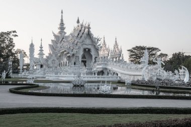 Tayland 'ın Chiang Rai bölgesindeki Rong Khun tapınağı..