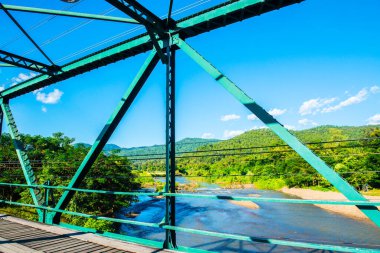 Mae Hong Son bölgesindeki anıt köprü, Tayland.