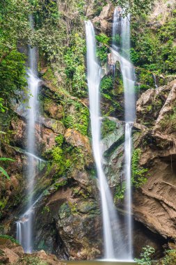 Tayland 'ın Chiangmai ilinde Mork Fa şelalesi.