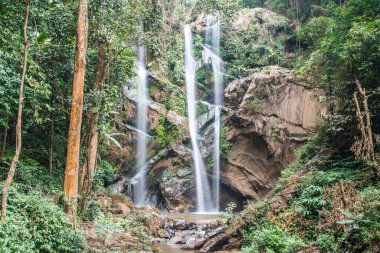 Tayland 'ın Chiangmai ilinde Mork Fa şelalesi.
