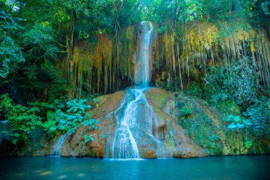 Phayao şehrinde Phu Sang şelalesi, Tayland.