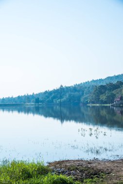 Tayland 'ın Chiangmai ilindeki Huay Tueng Tao gölünün manzara manzarası.